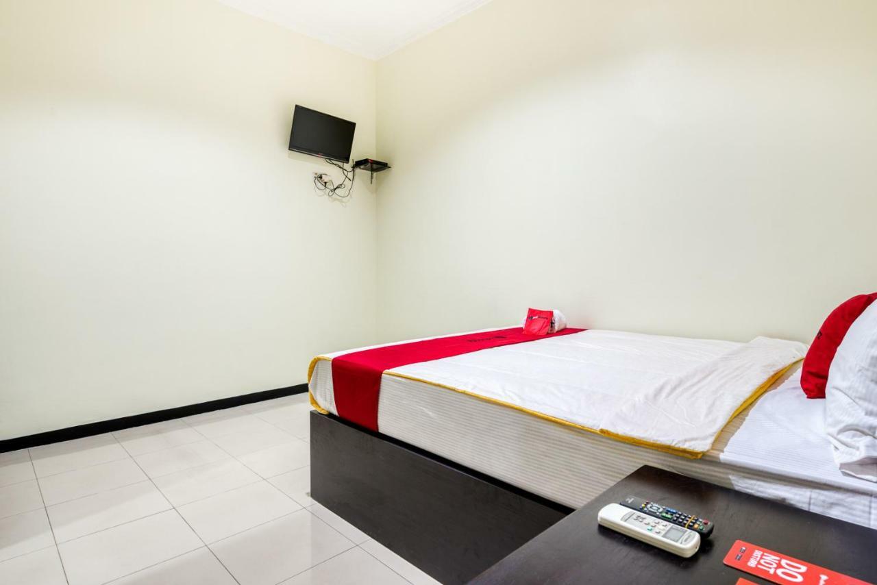 Reddoorz Syariah @ Ketintang Surabaya Hotel Exterior photo