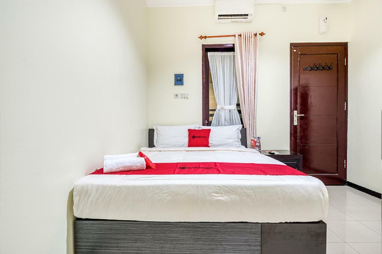 Reddoorz Syariah @ Ketintang Surabaya Hotel Exterior photo